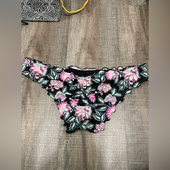 Shade and shore bikini bottoms. Size Med - Picture 3 of 3